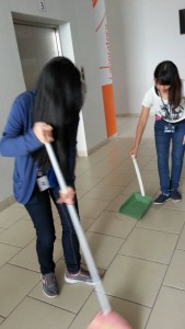 saat menyapu